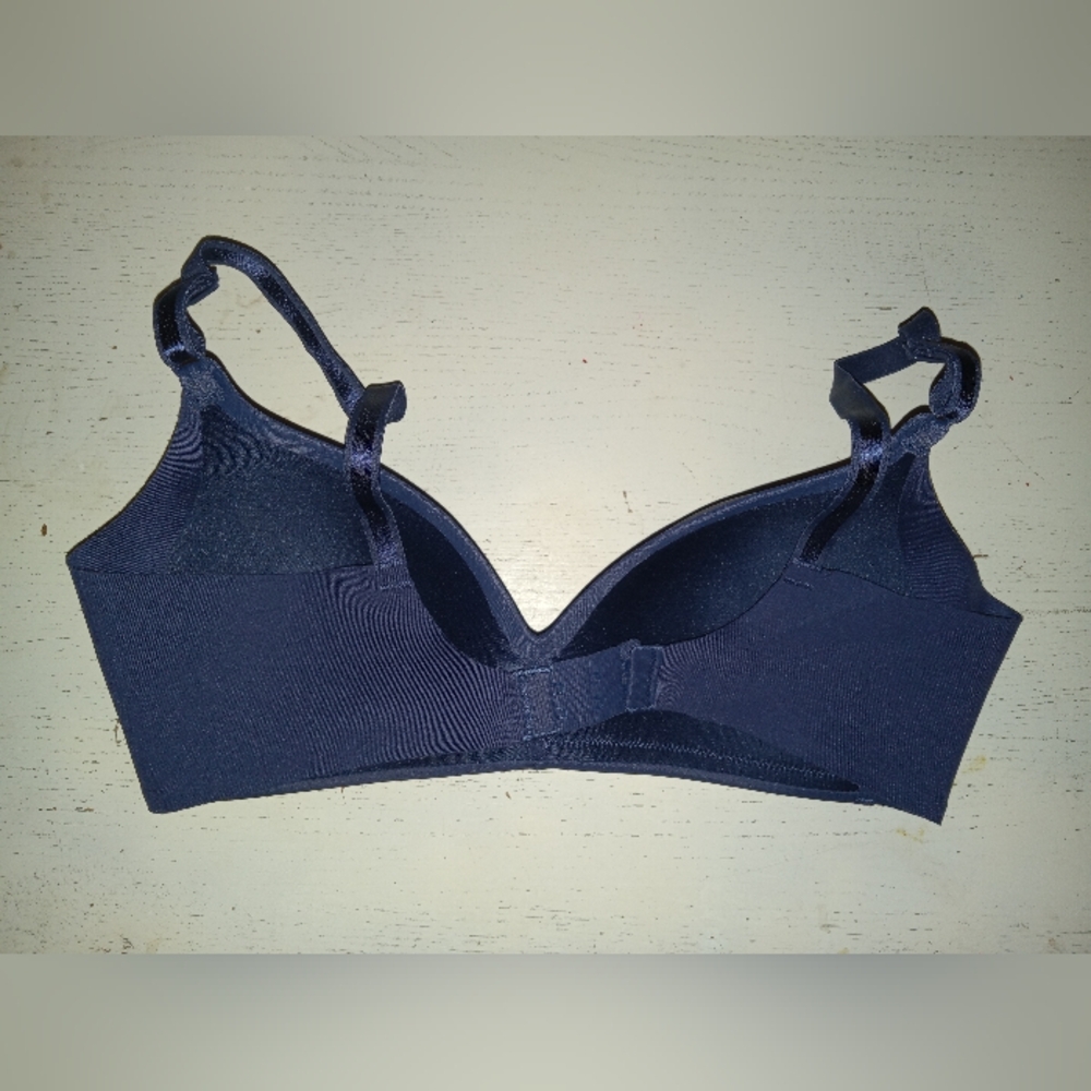 Warner's Solid Purple Women's Wireless Bra Sz 34C - Picture 2 of 2